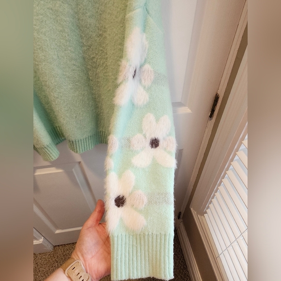 🌈Mint Green Daisy Sleeve Sweater | Super Soft Fuzzy Knit | Cozy Spring Style - Picture 5 of 12